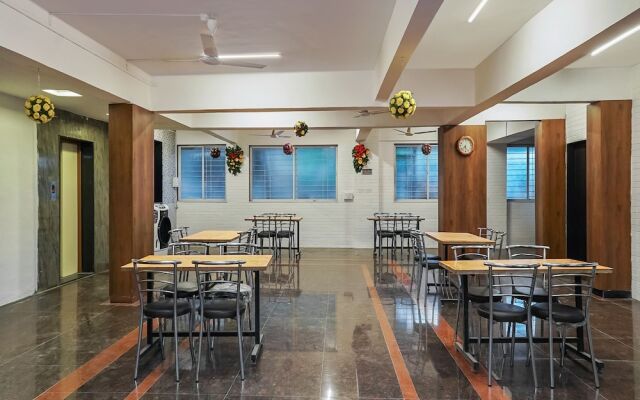 OYO 19530 SilverKey Vishrantwadi