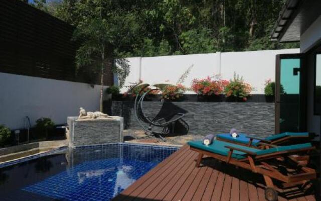 Naiharn Beach Villa