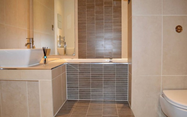 Comfortable 2 Bedroom Apartment in Manchester