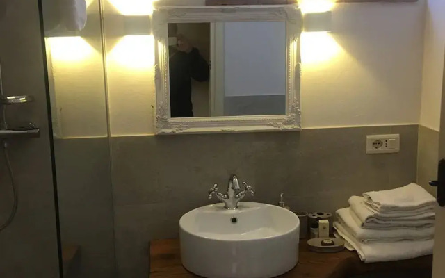 Borgo Santa Lucia, Casa Legnaia