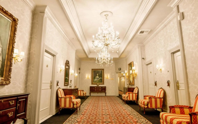 Bristol Hotel, Boutique Collection