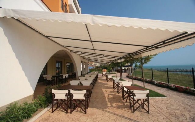 Marina Cape by Menada