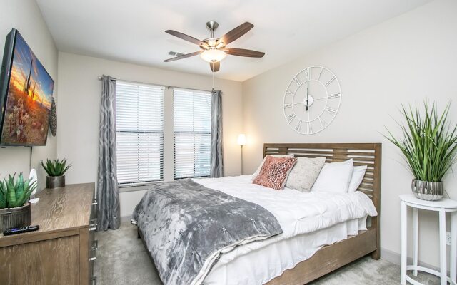 Rooftop Pool, Views, Close to Shops & Dining 1131