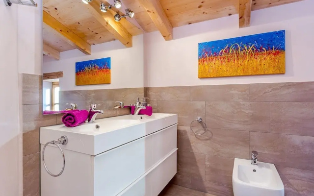 Beautiful Villa Consisting of two Houses With Private Pool, Near Pula and Beach