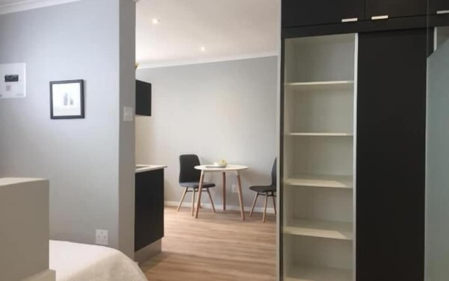 Central Claremont Garden Apartment