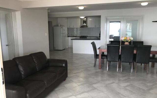 Beachside & Jetty View Apartment 6 - Captain's Apartment