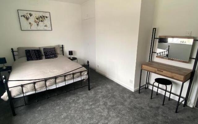 Spacious & modern 3 bed house