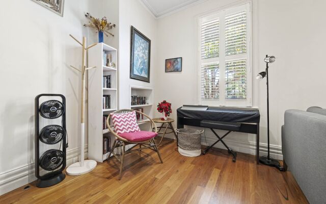 Light Filled Charming Townhouse