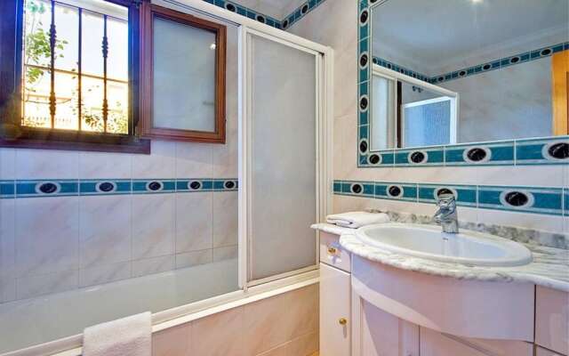 Villa - 6 Bedrooms with Pool and WiFi - 106408