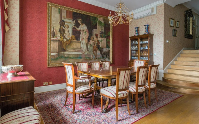 Hyde Park Gate II by Onefinestay