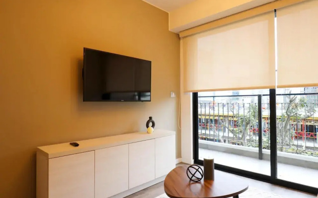 w Radiant 1BR With Modern Balcony in San Isidro