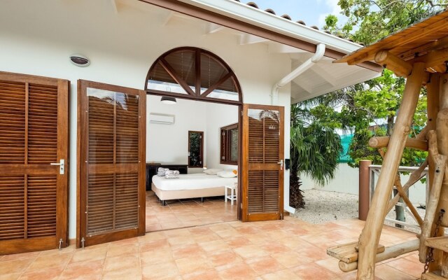 Charming Holiday Villa in Jan Thiel With Pool