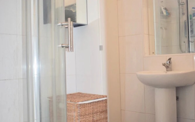 Spacious & Bight City Centre Flat