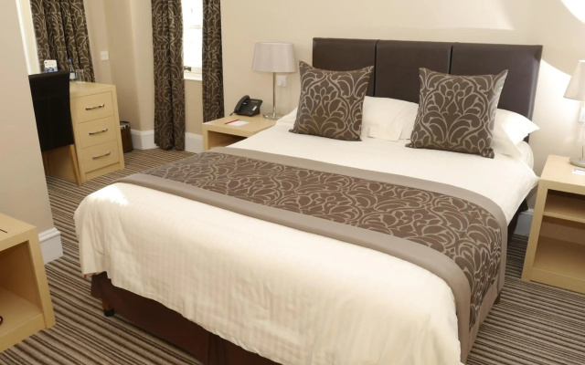 Burnett Arms Hotel