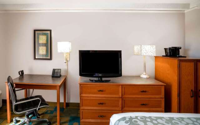 La Quinta Inn & Suites by Wyndham Nashville Airport/Opryland