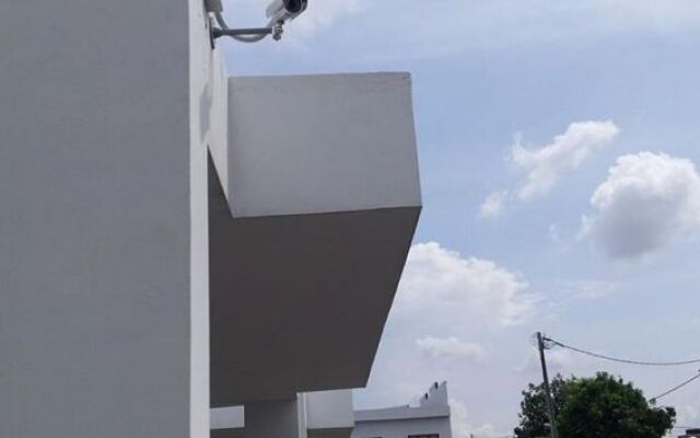 White House Homestay