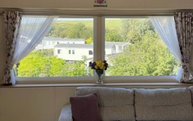 Caravan - Sleeps 6 & Parking