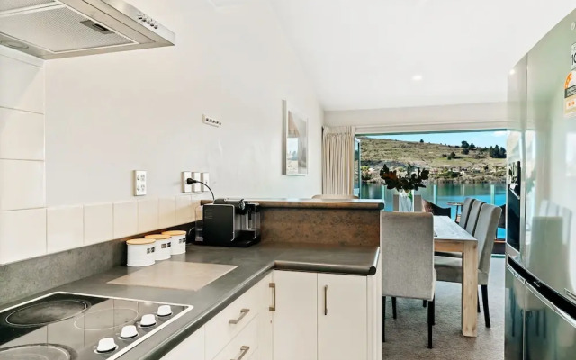 Lakefront Living At Remarkables - West