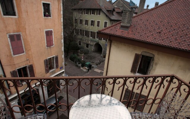 2 bd apartment with sauna- center Annecy