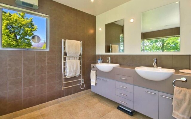 Queenstown Exclusive Retreat with Hot Tub