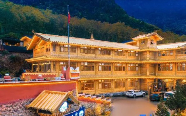 Snow Mountain Home · Tibetan Culture Photography and Food Experience Homestay – Outside – Ngawa
