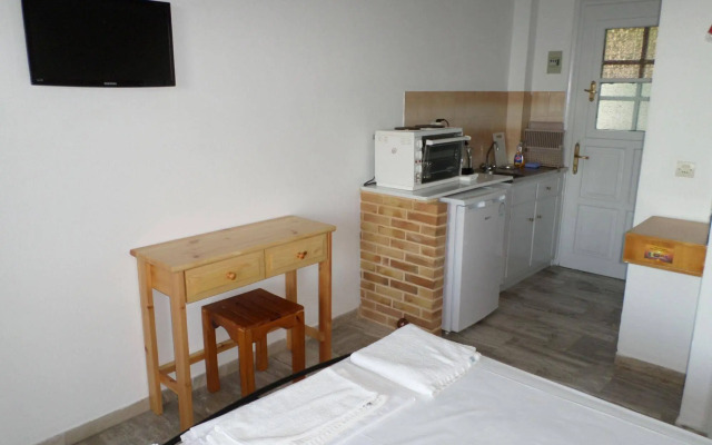 Rising Sun Apartments and Studios