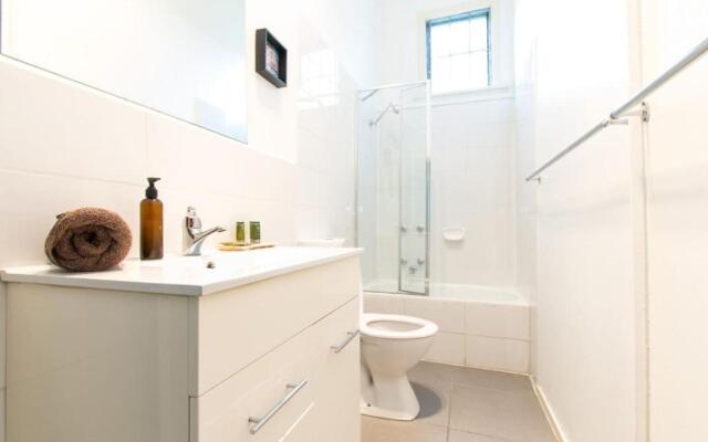 Hunter · Close to Smith St Courtyard + Parking