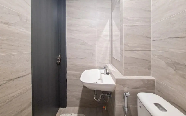 Wooden Tone Studio At At Collins Boulevard Apartment