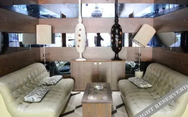 Xinjiang Inn Business Hotel