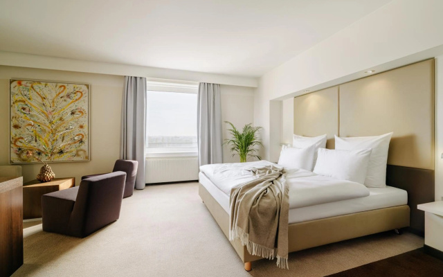 Estrel Hotel Berlin - Image 7