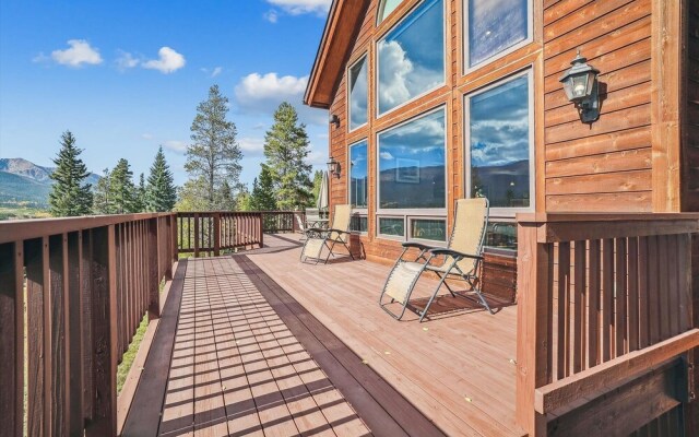 Rounds Retreat 4 Bedroom Home by RedAwning