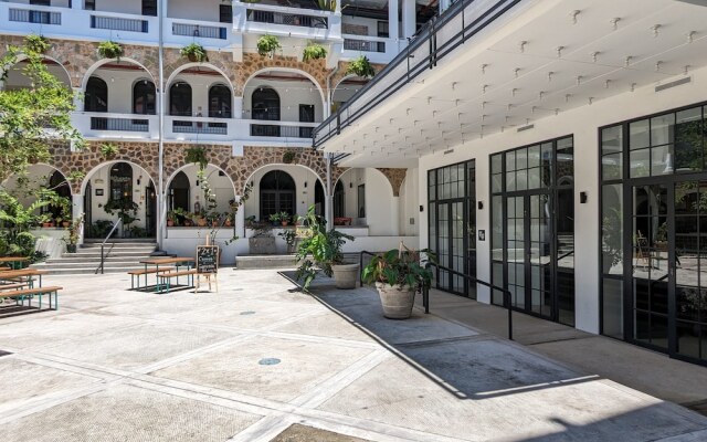 w Beautiful Loft in Santa Ana
