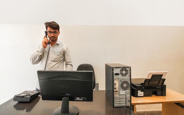 Saba Service Apartments by OYO Rooms