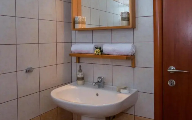 Mantos Apartment
