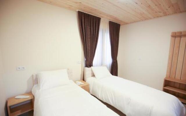 Roza’s Guest House