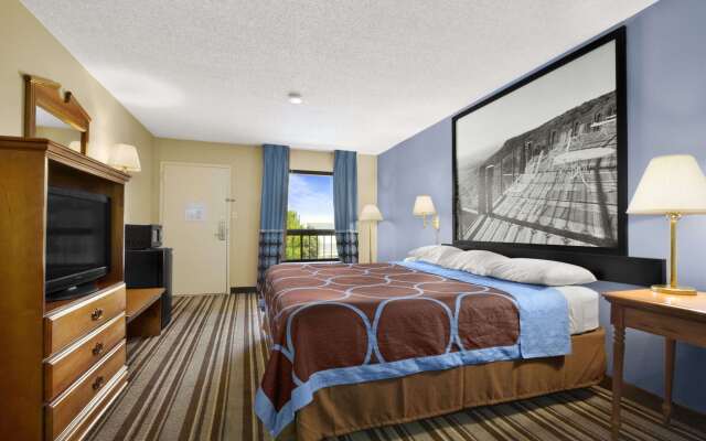 Super 8 by Wyndham Oxford (Alabama)