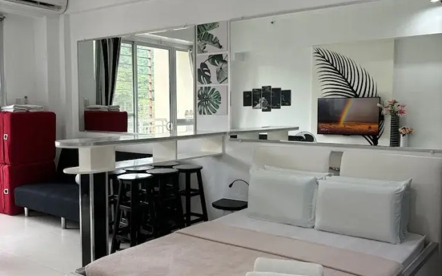 Beach Condos Pico de Loro Hamilo Coast