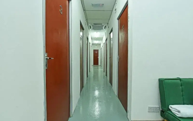Spot On 90500 Sri Rampai Metro Hostel