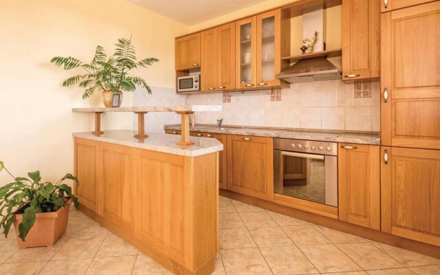 Nice Home in Kastel Luksic With Wifi and 6 Bedrooms