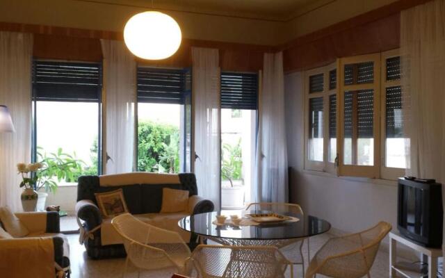 Villa Floridia, just 300 m from the sea