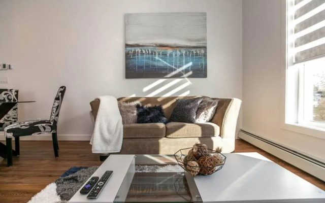 Stylish Close to D/T FREE parking King Bed 2bed