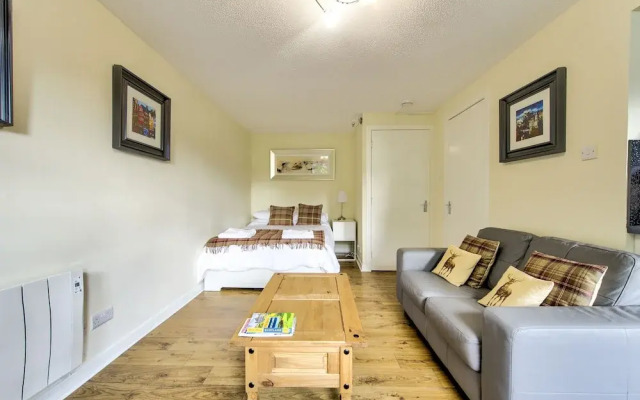 Stunning Studio Apartment Castle View