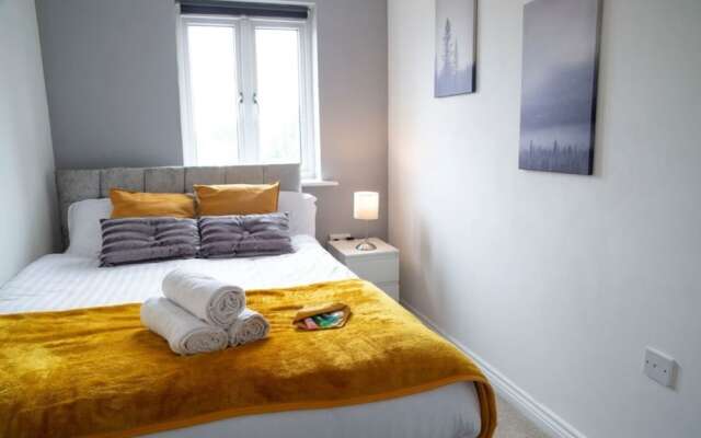 Contractorscleancharming 2-bed House in Coventry