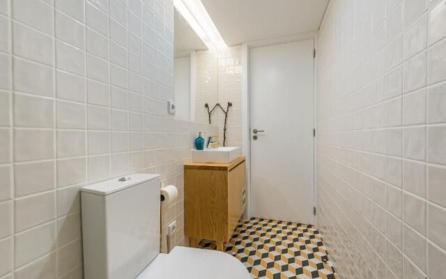 Home in Porto - Cozy 2BR Duplex by LovelyStay