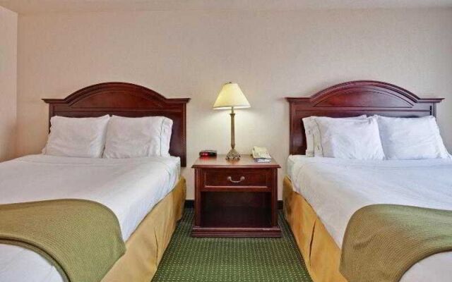 Quality Inn & Suites Toronto West 401-Dixie