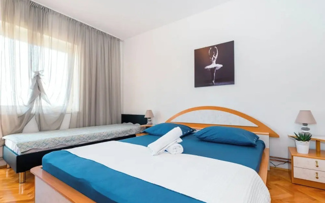 Spacious 2 Bedroom Apartment With Balcony