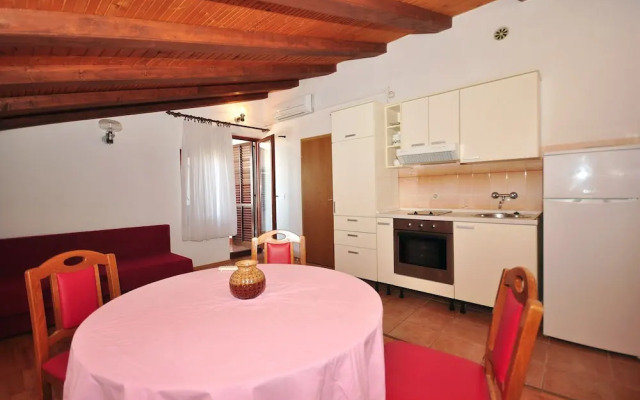 Pretty Apartment in Novalja with Garden near Zrče Beach