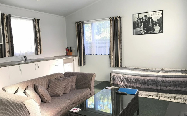 Parakai Geothermal Motel