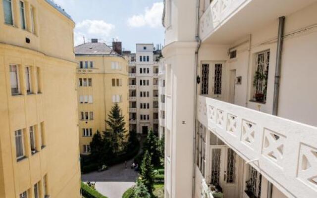 Gellert Terrace Apartment Near Spa