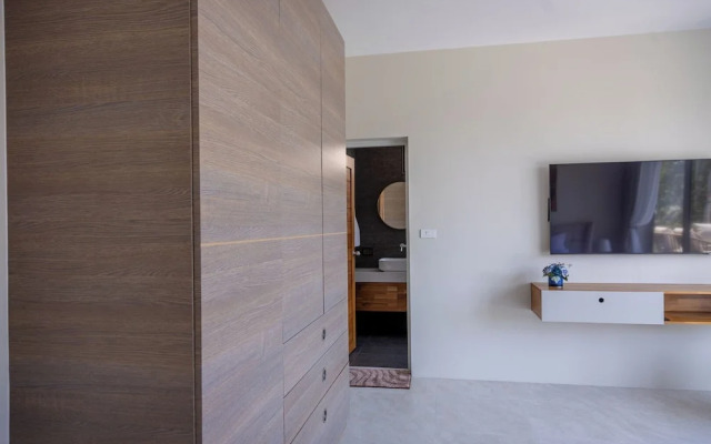 3 Bed Pool Villa Near The Beach KBR29